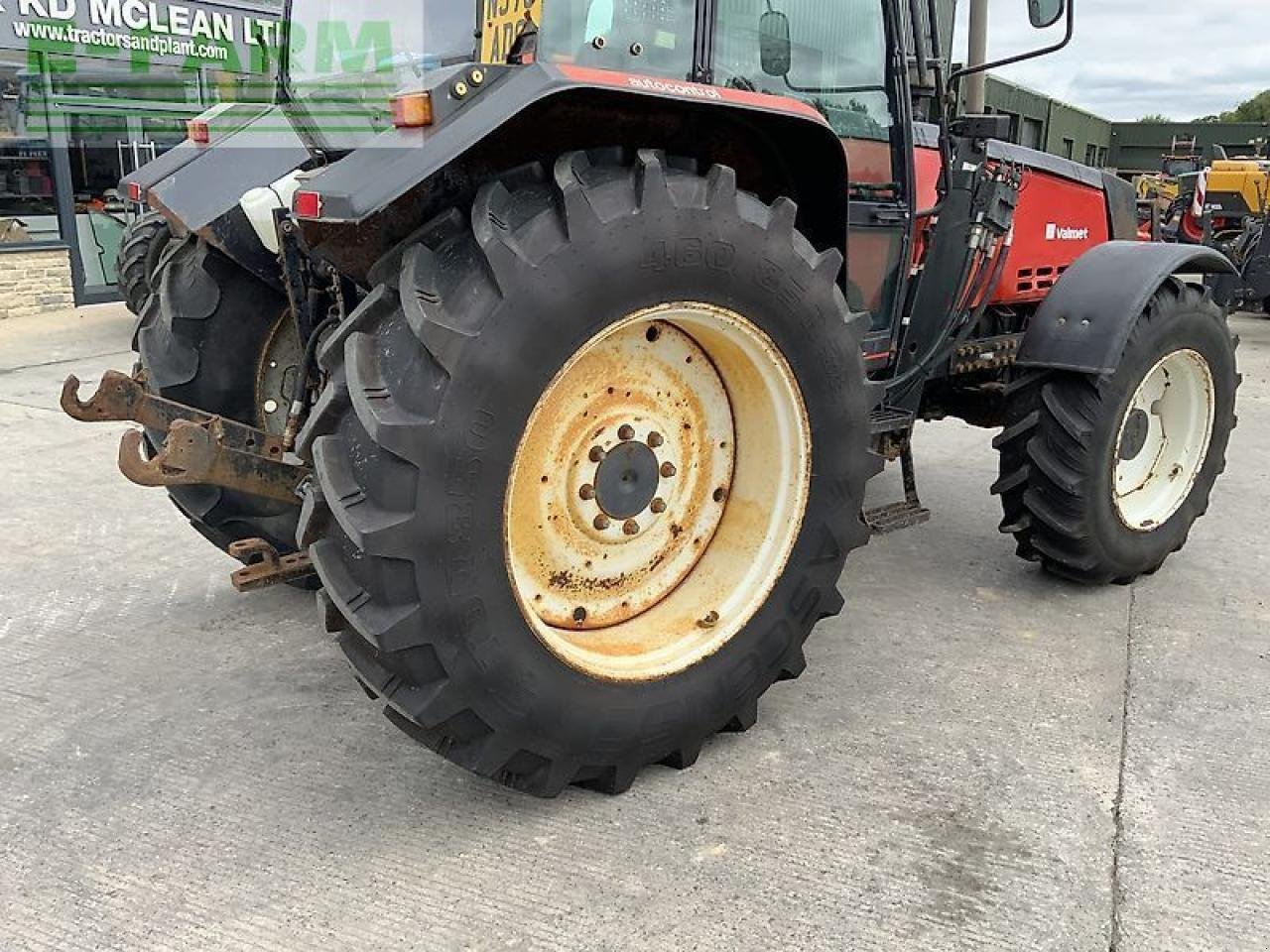 Traktor of the type Valmet 8100 twin track reverse drive tractor, Gebrauchtmaschine in SHAFTESBURY (Picture 10)