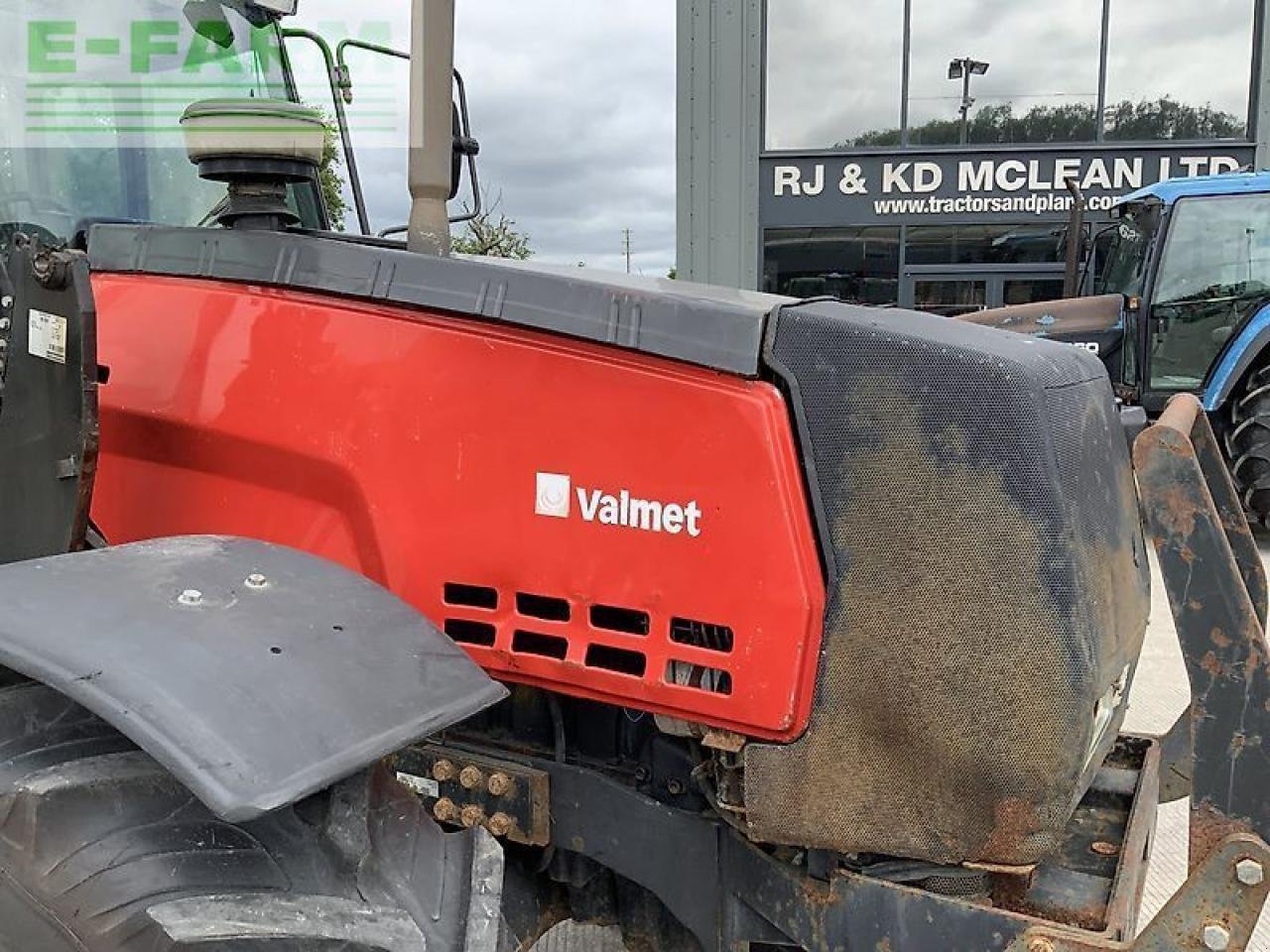 Traktor of the type Valmet 8100 twin track reverse drive tractor, Gebrauchtmaschine in SHAFTESBURY (Picture 12)