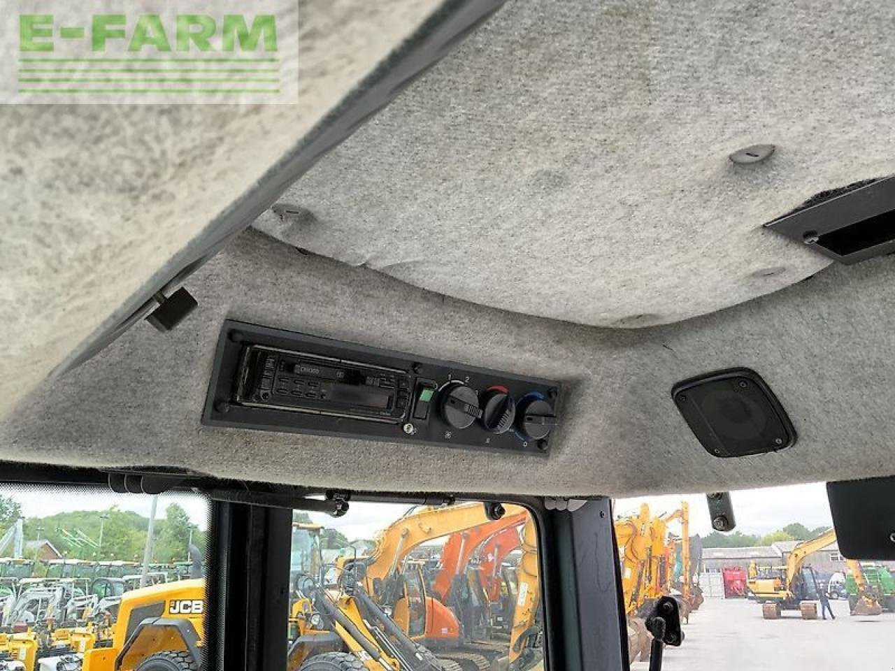 Traktor of the type Valmet 8100 twin track reverse drive tractor, Gebrauchtmaschine in SHAFTESBURY (Picture 20)