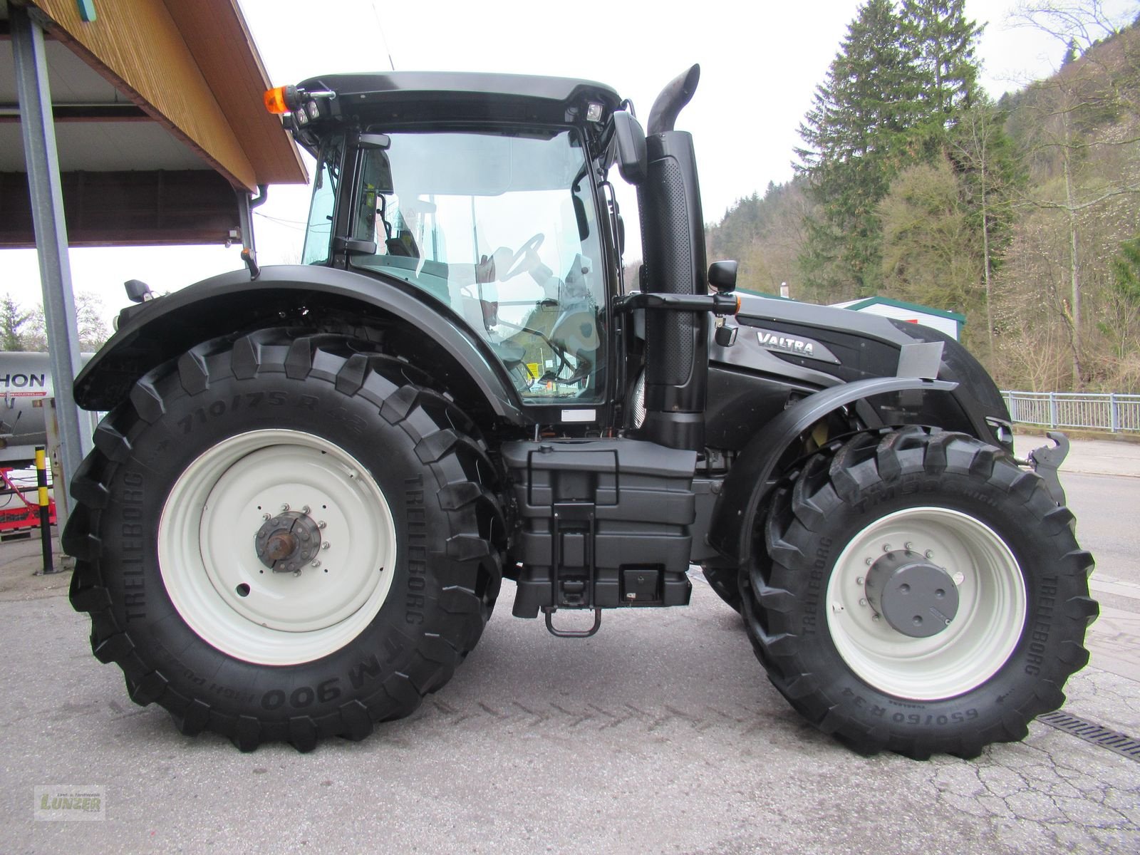 Traktor des Typs Valtra 374, Gebrauchtmaschine in Kaumberg (Bild 2)