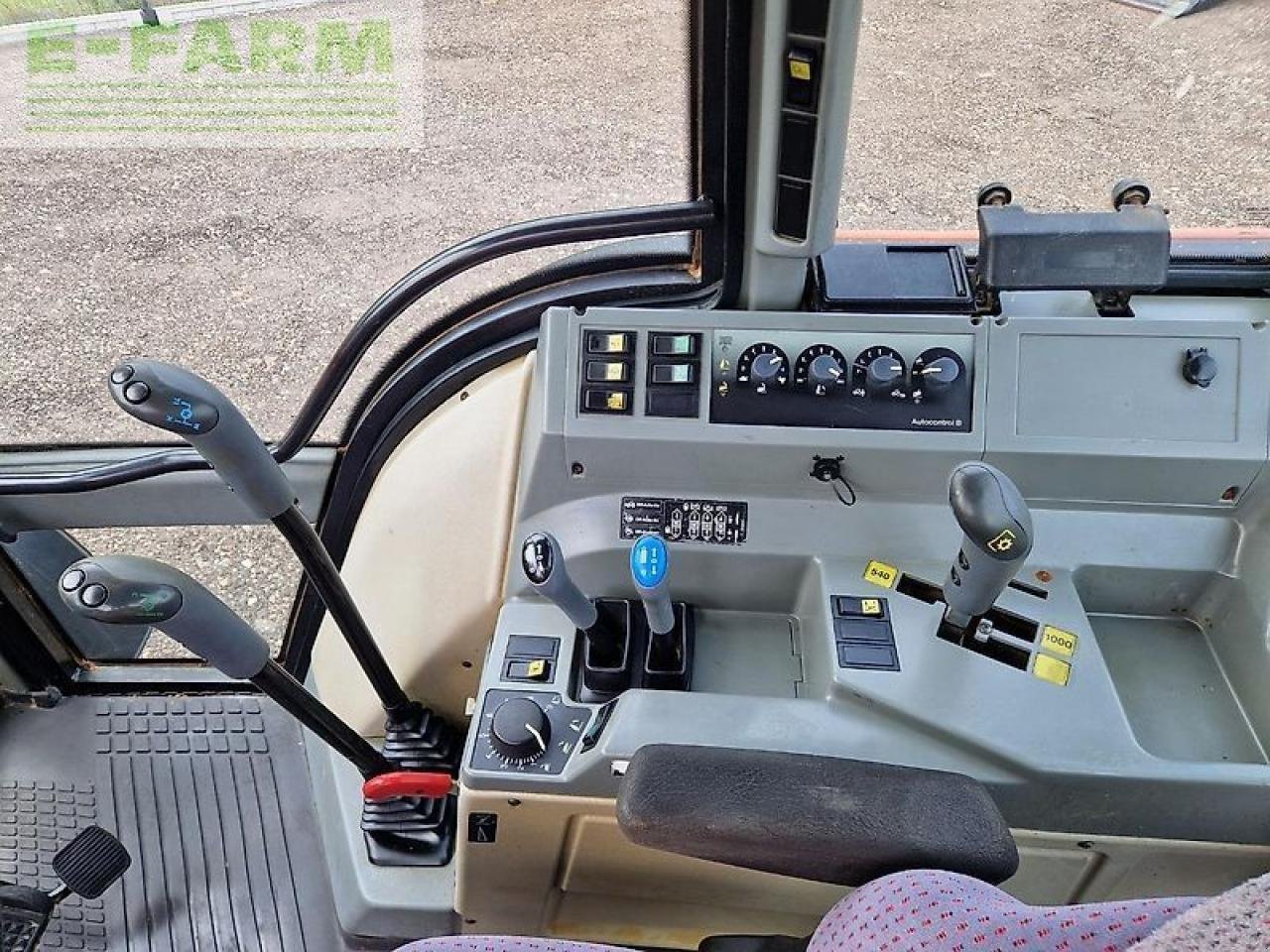 Traktor typu Valtra 6350, Gebrauchtmaschine v ZELOW (Obrázek 11)
