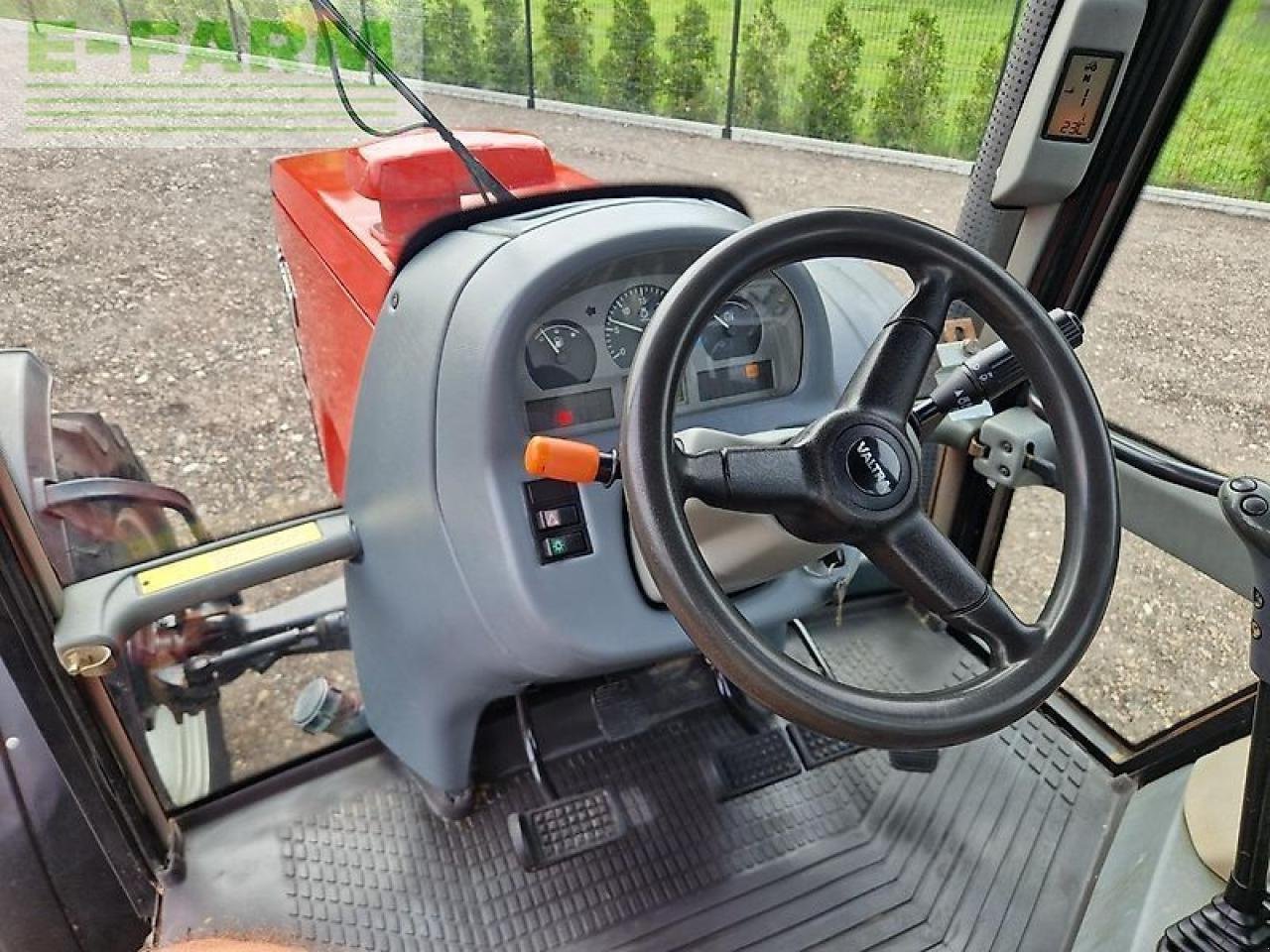 Traktor typu Valtra 6350, Gebrauchtmaschine v ZELOW (Obrázek 14)