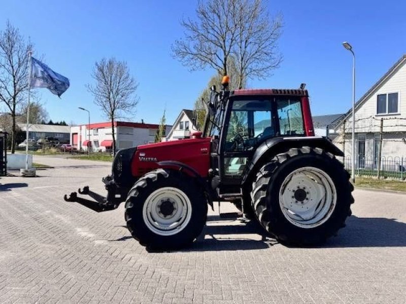 Traktor of the type Valtra 6400, Luchtremmen, Fronthef, Frontaftakas, Gebrauchtmaschine in Marknesse (Picture 1)