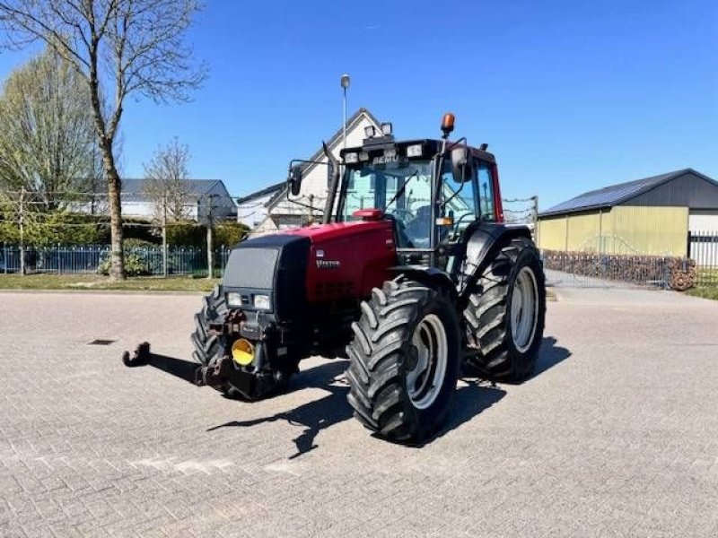 Traktor of the type Valtra 6400, Luchtremmen, Fronthef, Frontaftakas, Gebrauchtmaschine in Marknesse (Picture 4)