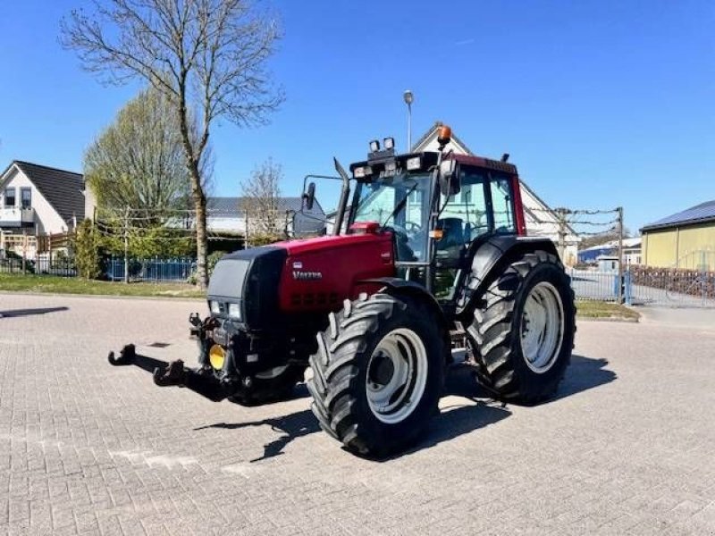 Traktor of the type Valtra 6400, Luchtremmen, Fronthef, Frontaftakas, Gebrauchtmaschine in Marknesse (Picture 3)