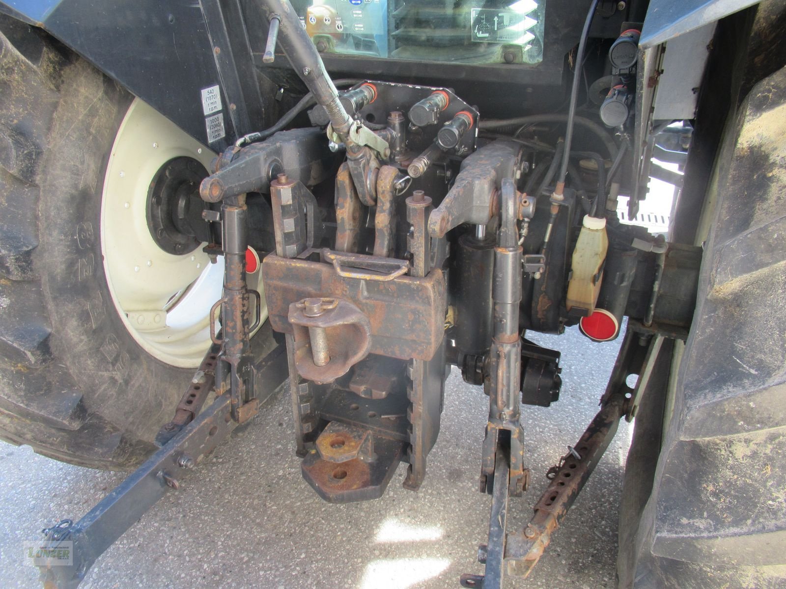 Traktor tip Valtra 6400, Gebrauchtmaschine in Kaumberg (Poză 4)