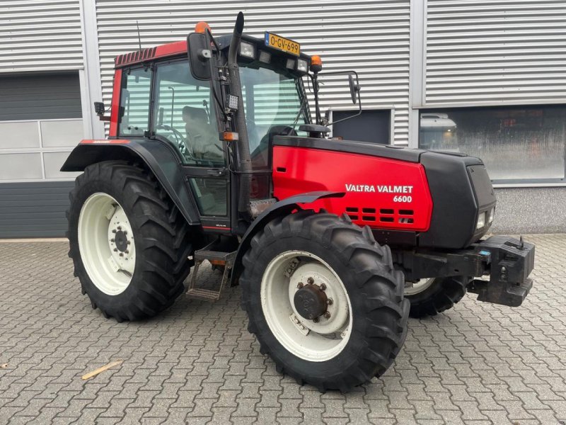 Traktor van het type Valtra 6600, Gebrauchtmaschine in Roermond (Foto 1)
