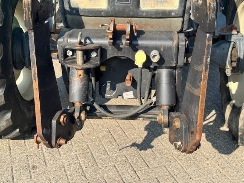 Traktor van het type Valtra 6650 Hitech, FH+PTO, 8265 uur!, Gebrauchtmaschine in Marknesse (Foto 9)