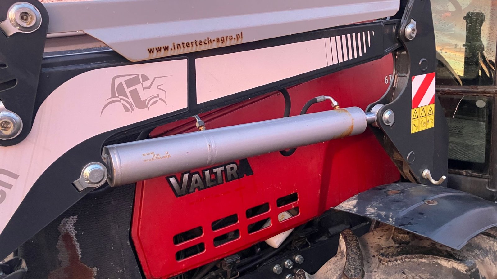 Traktor типа Valtra 6750, Gebrauchtmaschine в Rødekro (Фотография 4)