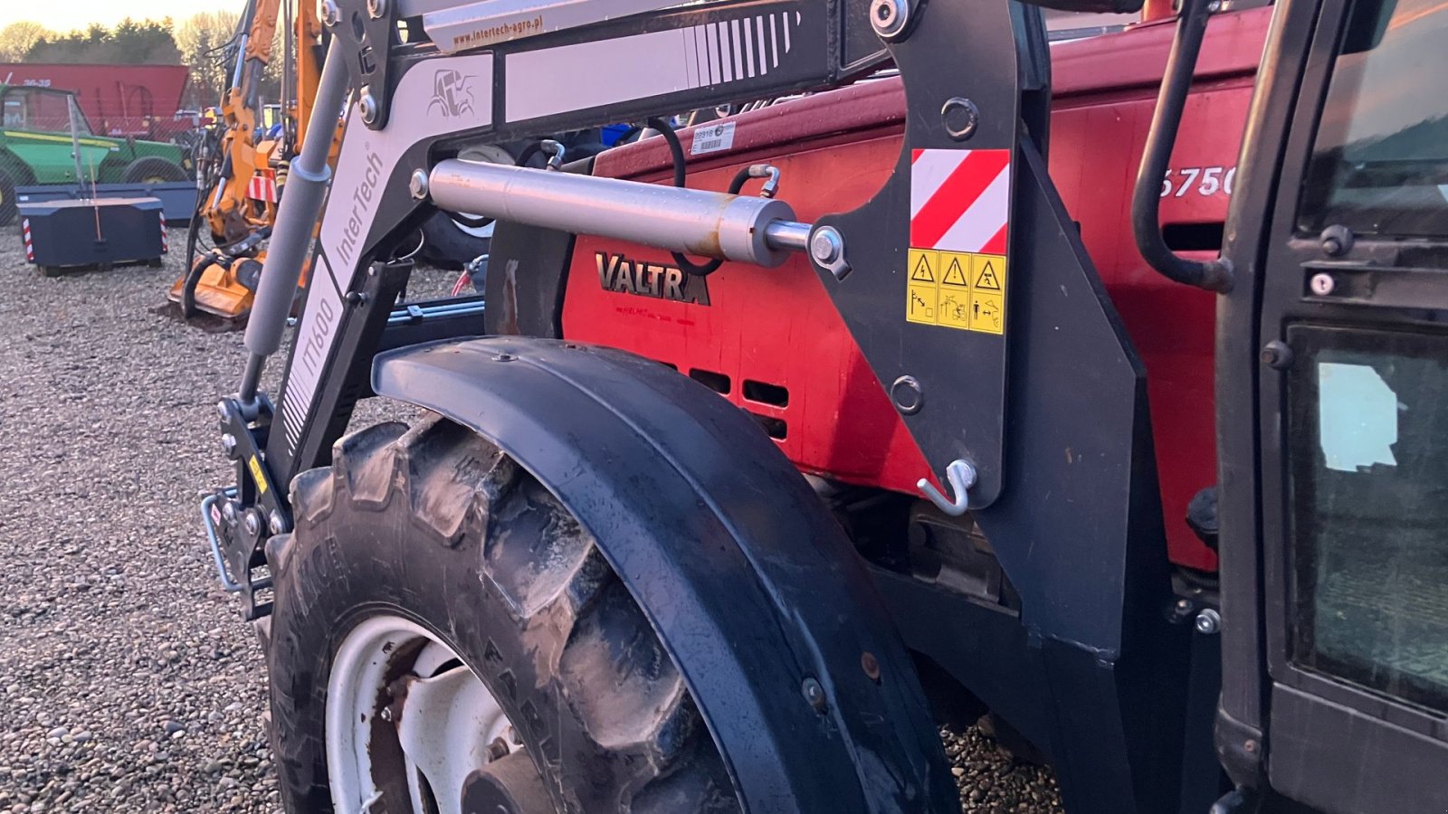 Traktor типа Valtra 6750, Gebrauchtmaschine в Rødekro (Фотография 2)