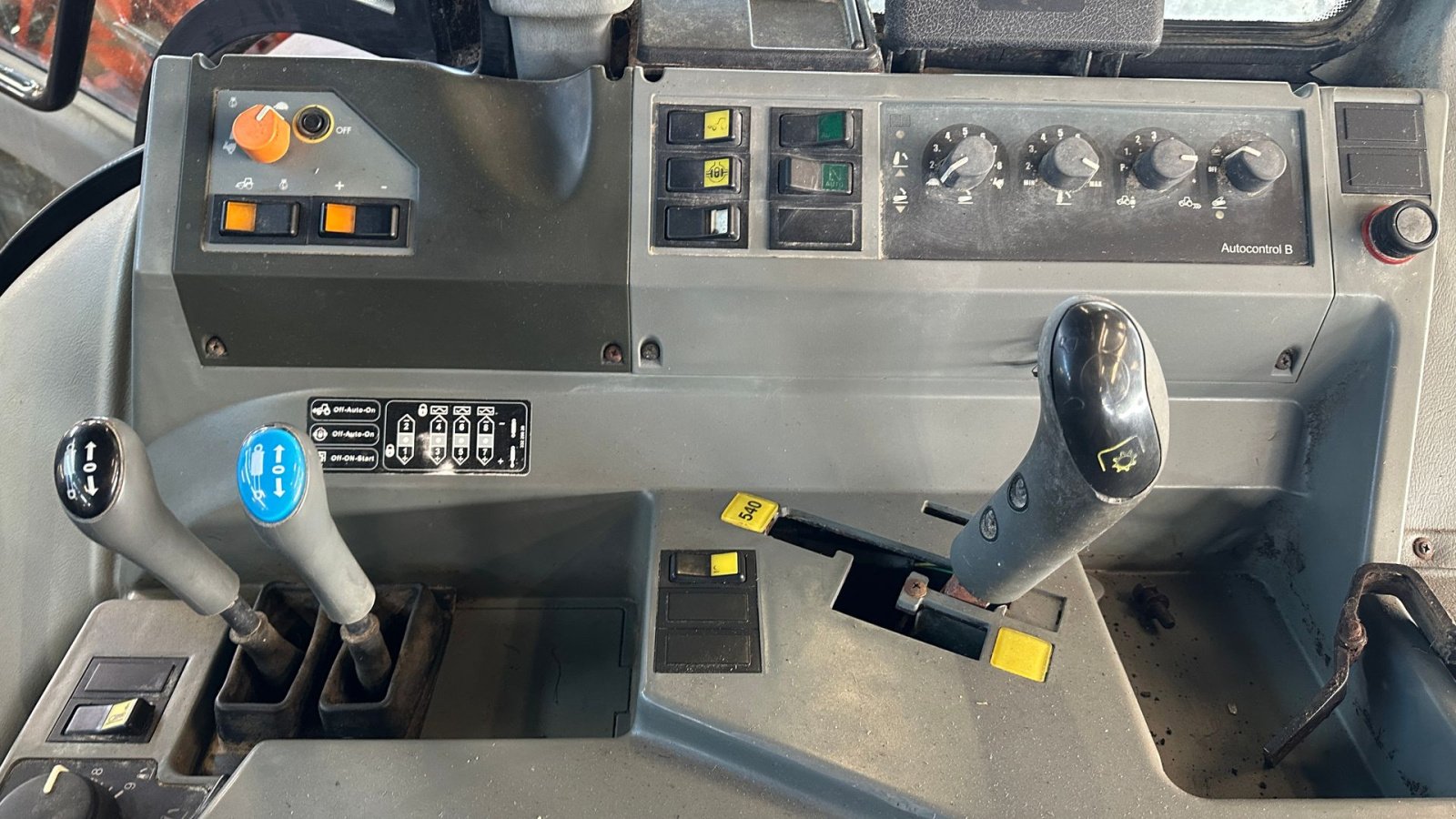 Traktor του τύπου Valtra 6850 Hi-Tech, Gebrauchtmaschine σε Kjellerup (Φωτογραφία 4)