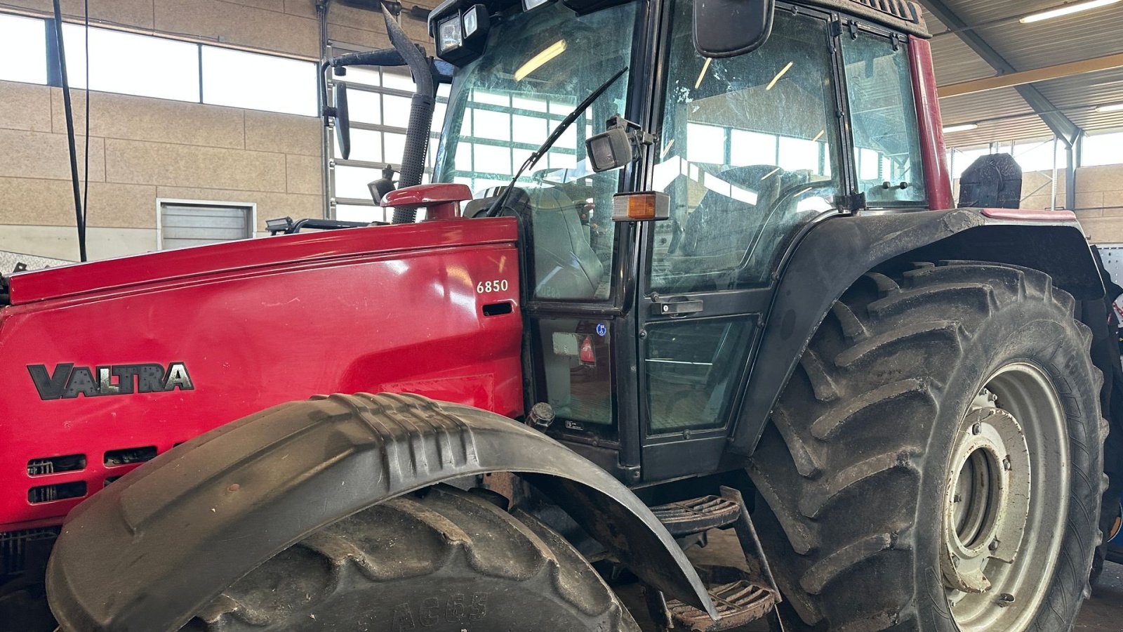 Traktor του τύπου Valtra 6850 Hi-Tech, Gebrauchtmaschine σε Kjellerup (Φωτογραφία 1)