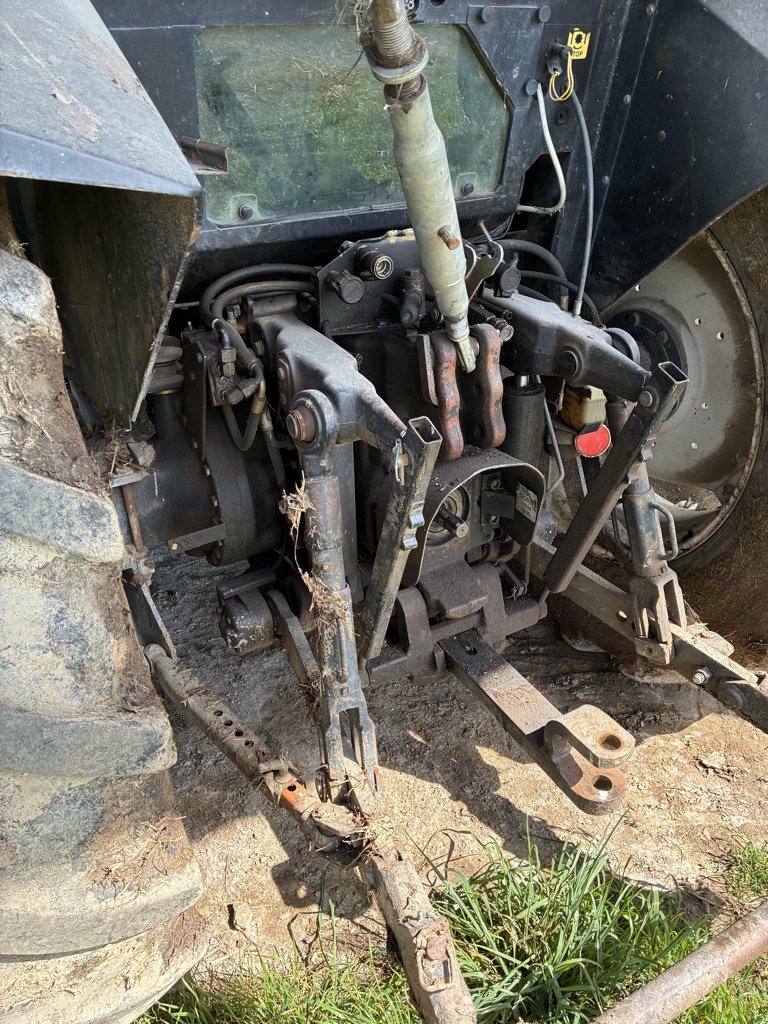 Traktor от тип Valtra 8000, Gebrauchtmaschine в Calmont (Снимка 2)