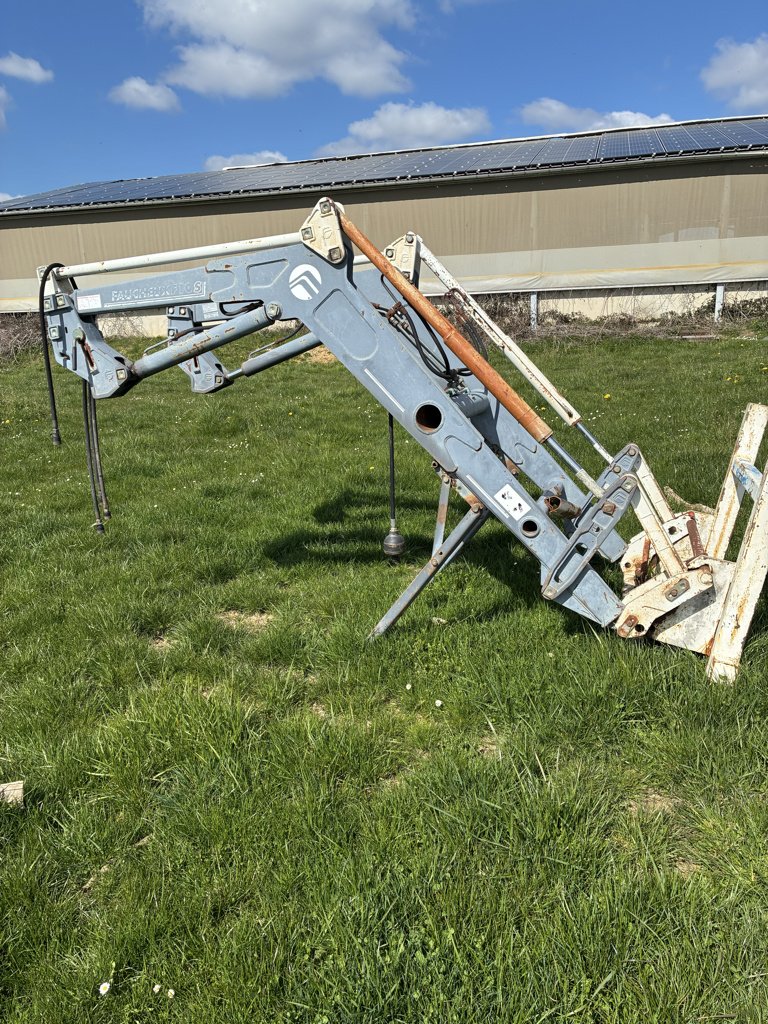 Traktor от тип Valtra 8000, Gebrauchtmaschine в Calmont (Снимка 8)