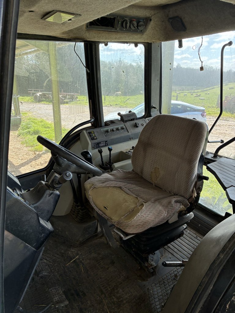 Traktor от тип Valtra 8000, Gebrauchtmaschine в Calmont (Снимка 10)