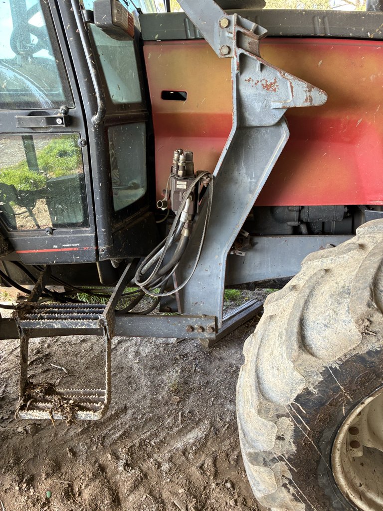 Traktor от тип Valtra 8000, Gebrauchtmaschine в Calmont (Снимка 4)