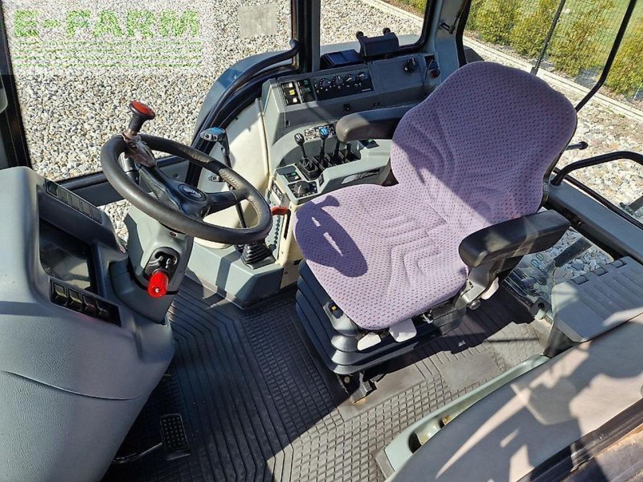 Traktor of the type Valtra 8050 hitech HiTech, Gebrauchtmaschine in ZELOW (Picture 7)