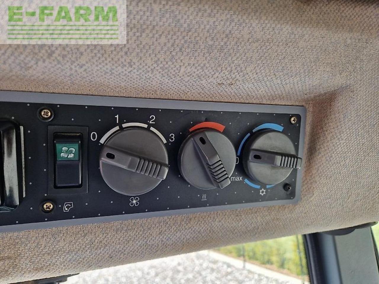 Traktor of the type Valtra 8050 hitech HiTech, Gebrauchtmaschine in ZELOW (Picture 11)