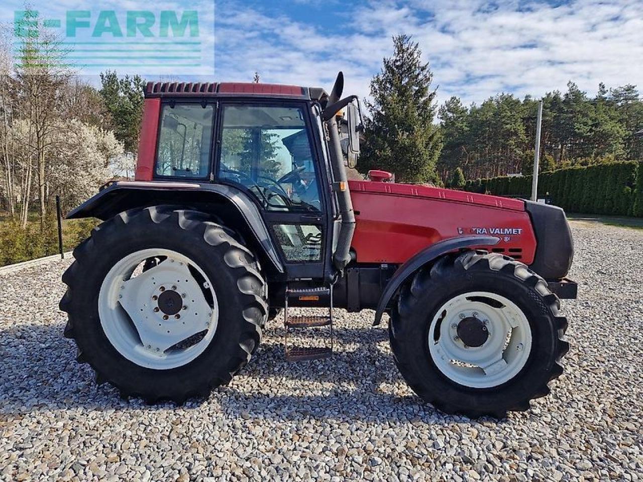 Traktor of the type Valtra 8050 hitech HiTech, Gebrauchtmaschine in ZELOW (Picture 19)