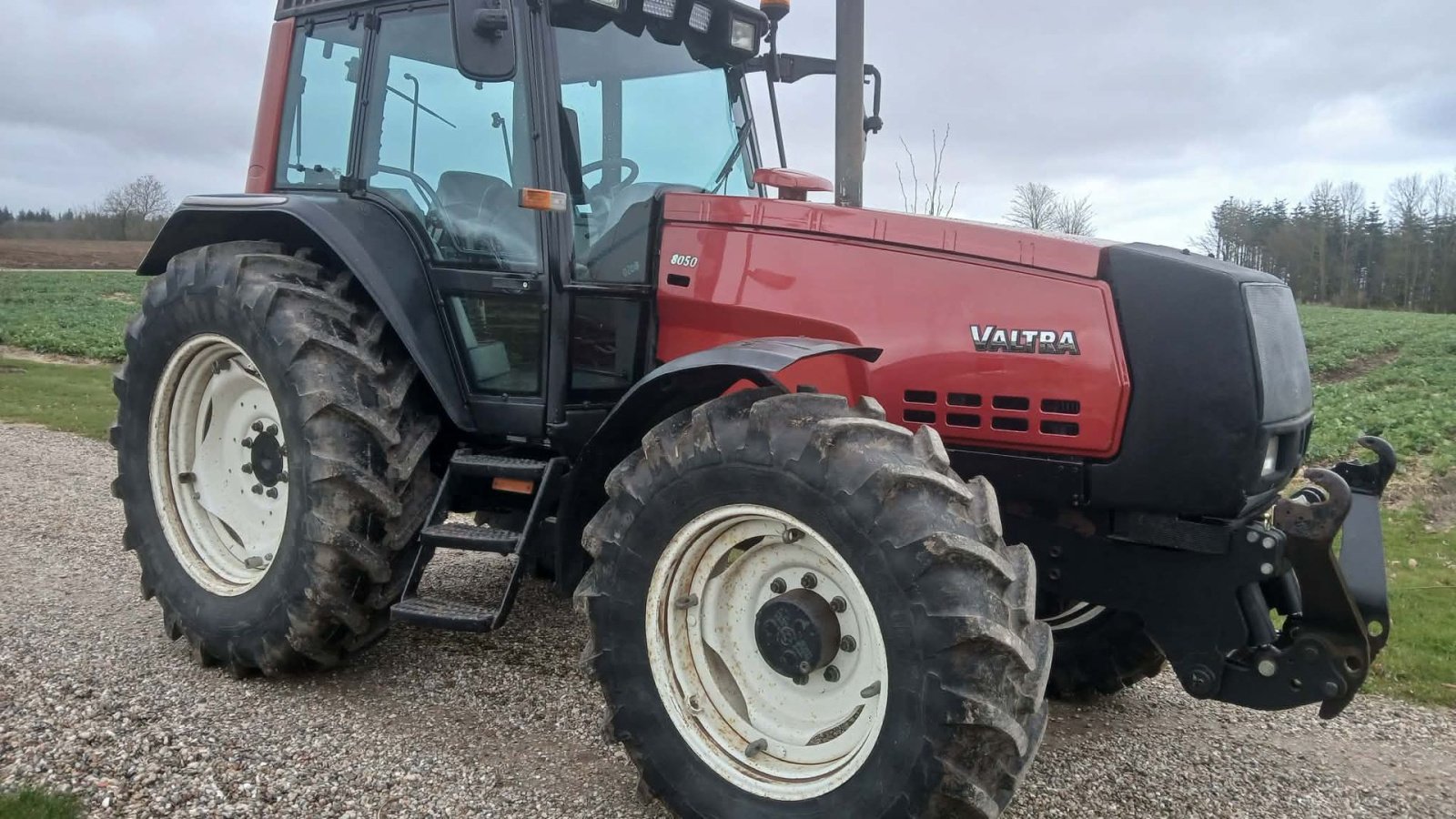 Traktor от тип Valtra 8050 HiTech med frontlift og nye dæk., Gebrauchtmaschine в Vejle (Снимка 2)