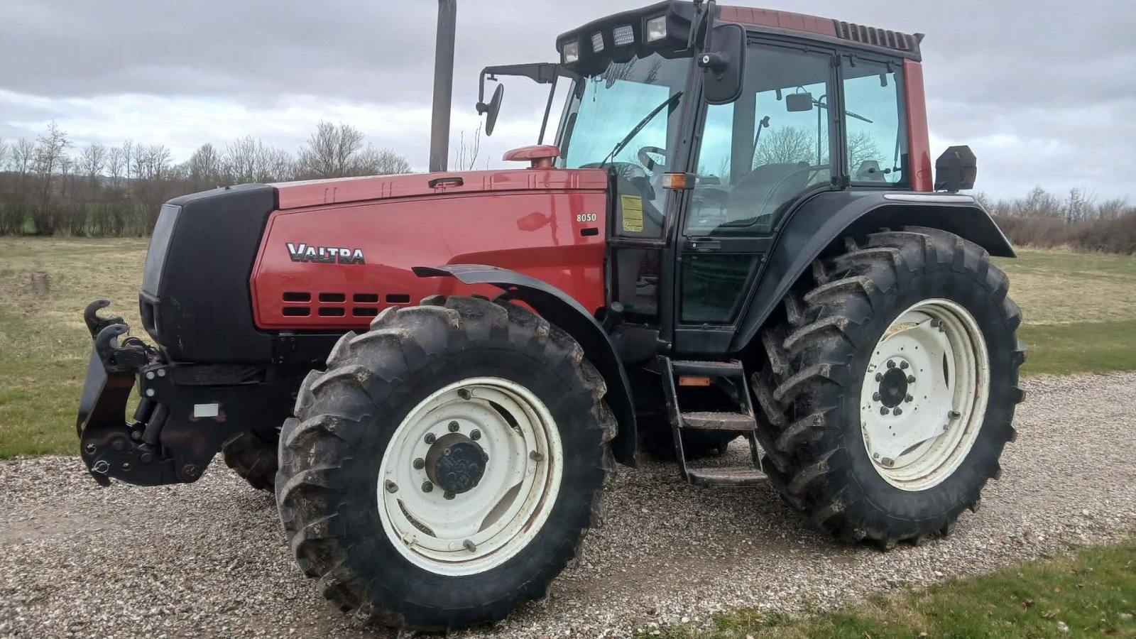 Traktor от тип Valtra 8050 HiTech med frontlift og nye dæk., Gebrauchtmaschine в Vejle (Снимка 1)