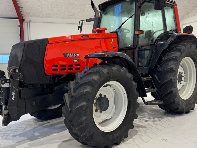Traktor типа Valtra 8050 HiTech, Gebrauchtmaschine в Nørager (Фотография 1)