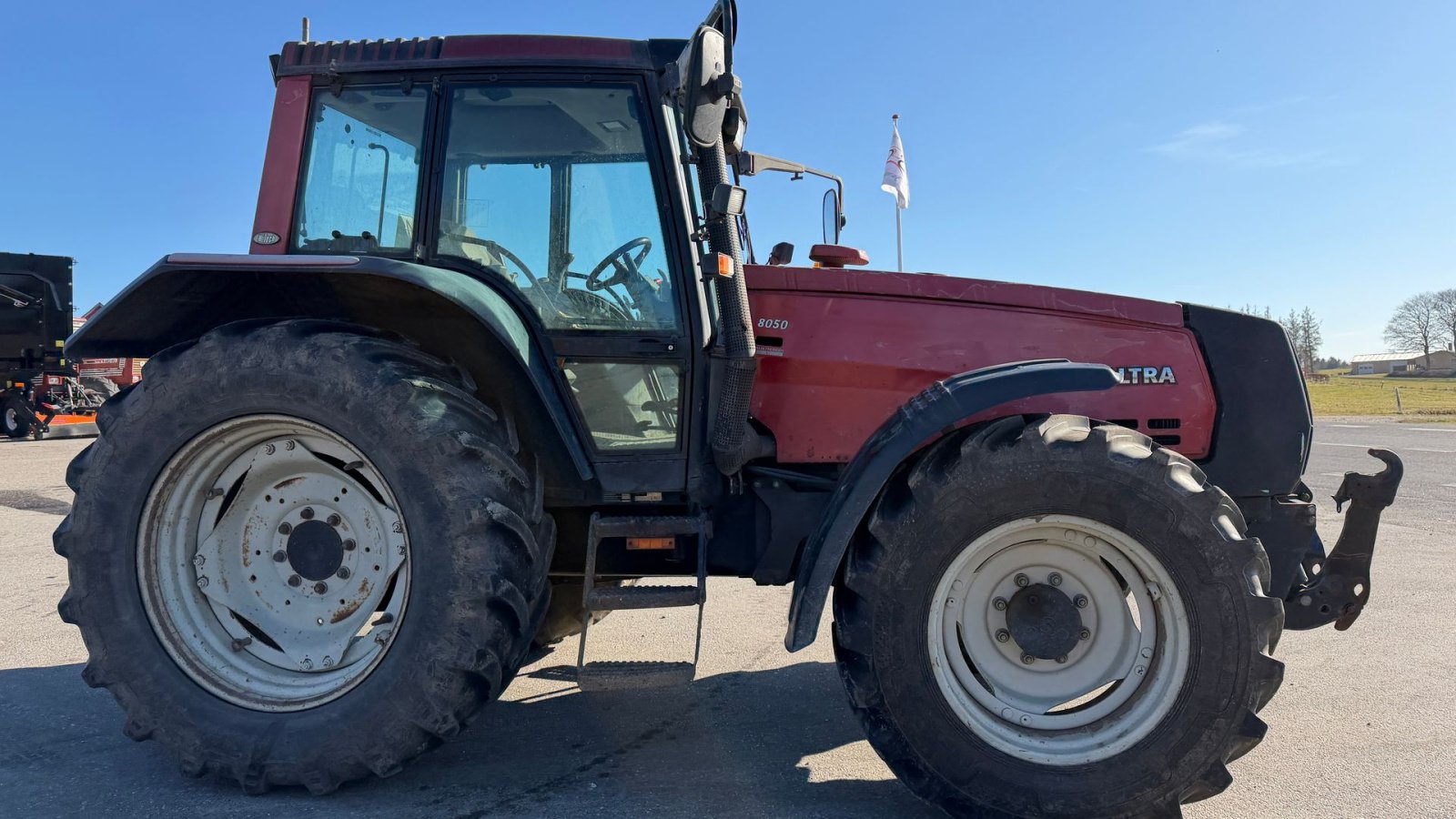 Traktor tipa Valtra 8050 HiTech, Gebrauchtmaschine u Nørager (Slika 10)