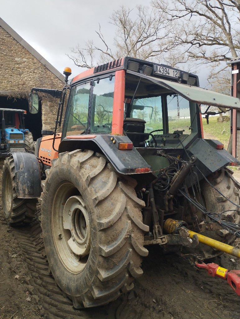 Traktor του τύπου Valtra 8050 HITECH, Gebrauchtmaschine σε Calmont (Φωτογραφία 9)