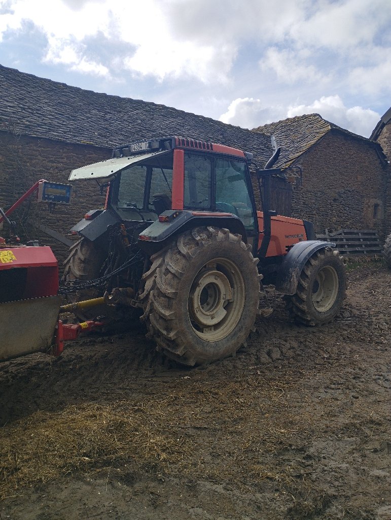 Traktor του τύπου Valtra 8050 HITECH, Gebrauchtmaschine σε Calmont (Φωτογραφία 8)