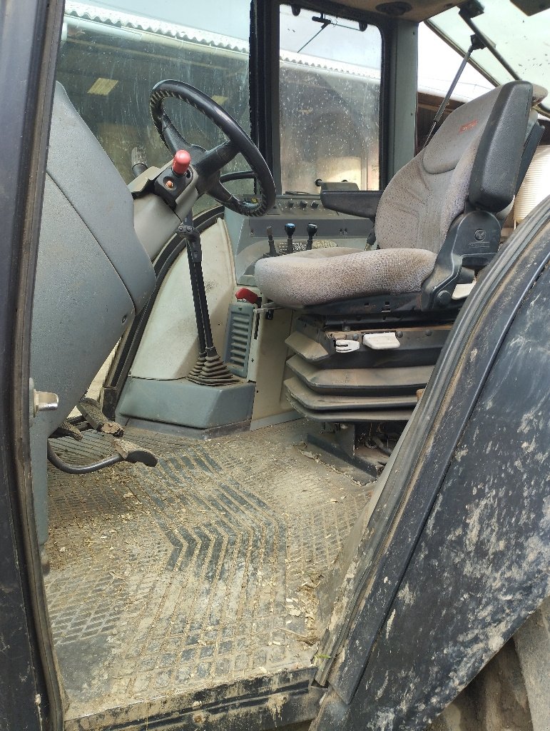 Traktor του τύπου Valtra 8050 HITECH, Gebrauchtmaschine σε Calmont (Φωτογραφία 4)