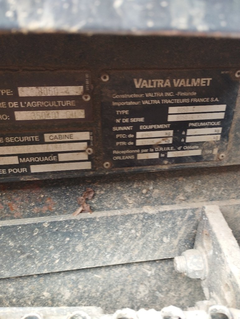 Traktor του τύπου Valtra 8050 HITECH, Gebrauchtmaschine σε Calmont (Φωτογραφία 10)