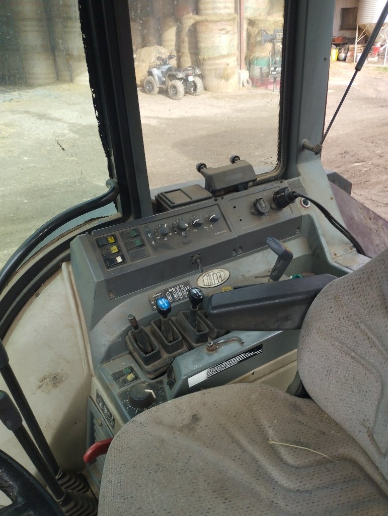 Traktor του τύπου Valtra 8050 HITECH, Gebrauchtmaschine σε Calmont (Φωτογραφία 3)