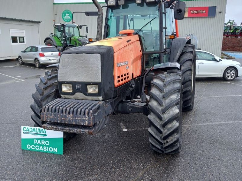 Traktor типа Valtra 8050 HITECH, Gebrauchtmaschine в Calmont (Фотография 1)