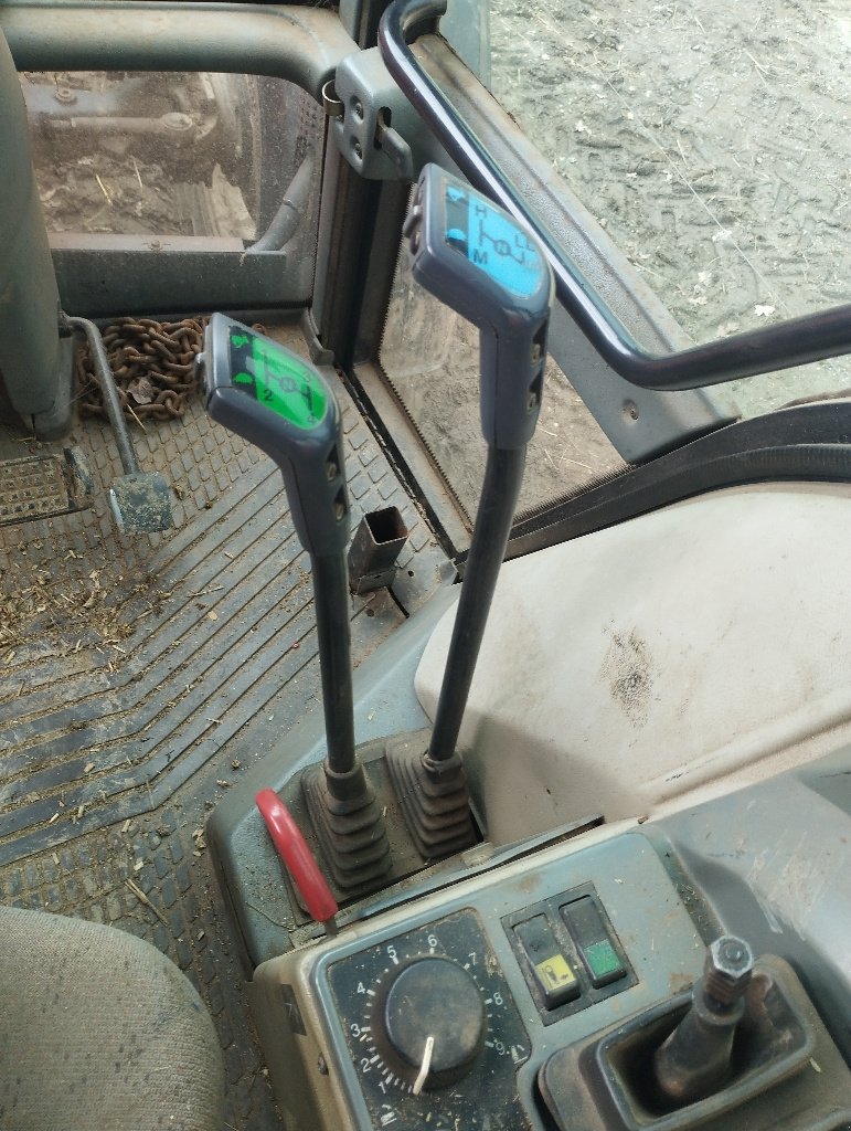 Traktor του τύπου Valtra 8050 HITECH, Gebrauchtmaschine σε Calmont (Φωτογραφία 5)