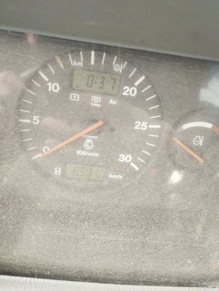 Traktor του τύπου Valtra 8050 HITECH, Gebrauchtmaschine σε Calmont (Φωτογραφία 2)