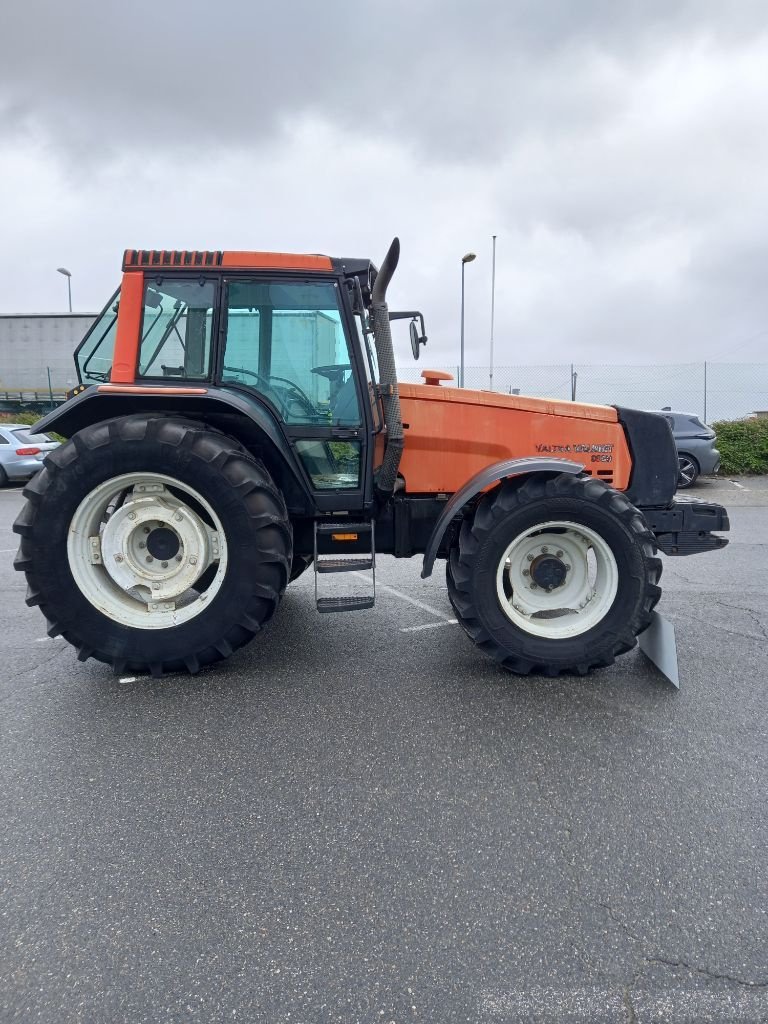 Traktor za tip Valtra 8050 HITECH, Gebrauchtmaschine u Calmont (Slika 8)