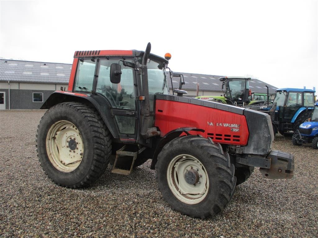 Traktor des Typs Valtra 8050 with defect clutch/gear, can not drive, Gebrauchtmaschine in Lintrup (Bild 4)