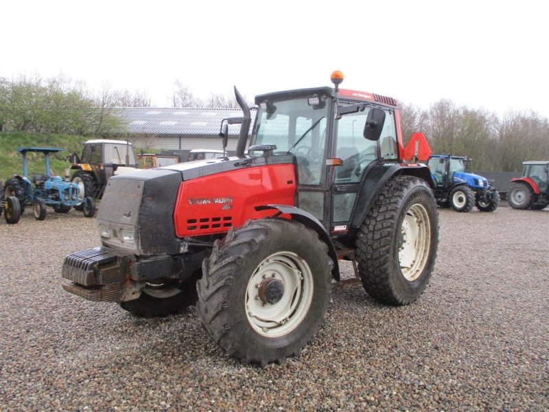 Traktor of the type Valtra 8050 with defect clutch/gear, can not drive, Gebrauchtmaschine in Lintrup (Picture 1)