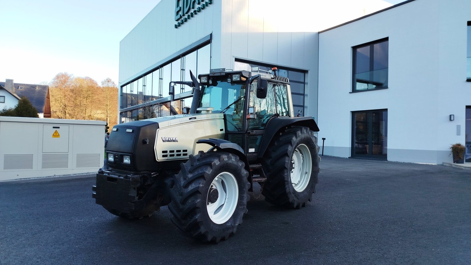 Traktor typu Valtra 8050, Gebrauchtmaschine w Lößnitz  (Zdjęcie 1)