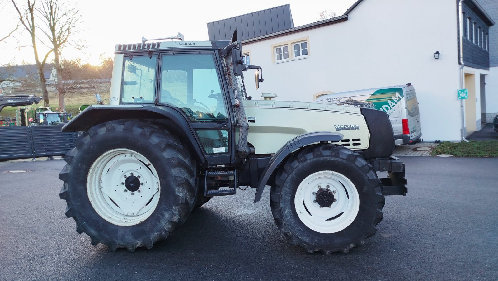 Traktor typu Valtra 8050, Gebrauchtmaschine w Lößnitz  (Zdjęcie 2)
