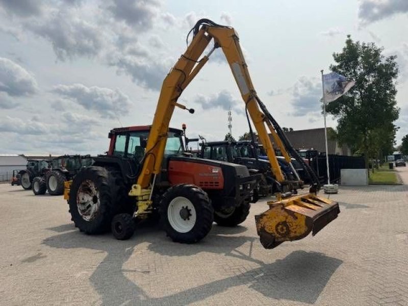 Traktor typu Valtra 8150 hitech met Bos maaiarm met klepelmaaier, Gebrauchtmaschine v Marknesse (Obrázok 8)