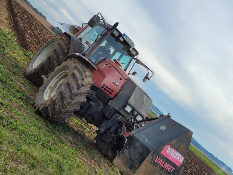 Traktor typu Valtra 8350 HI-TECH, Gebrauchtmaschine v Berching  (Obrázek 1)