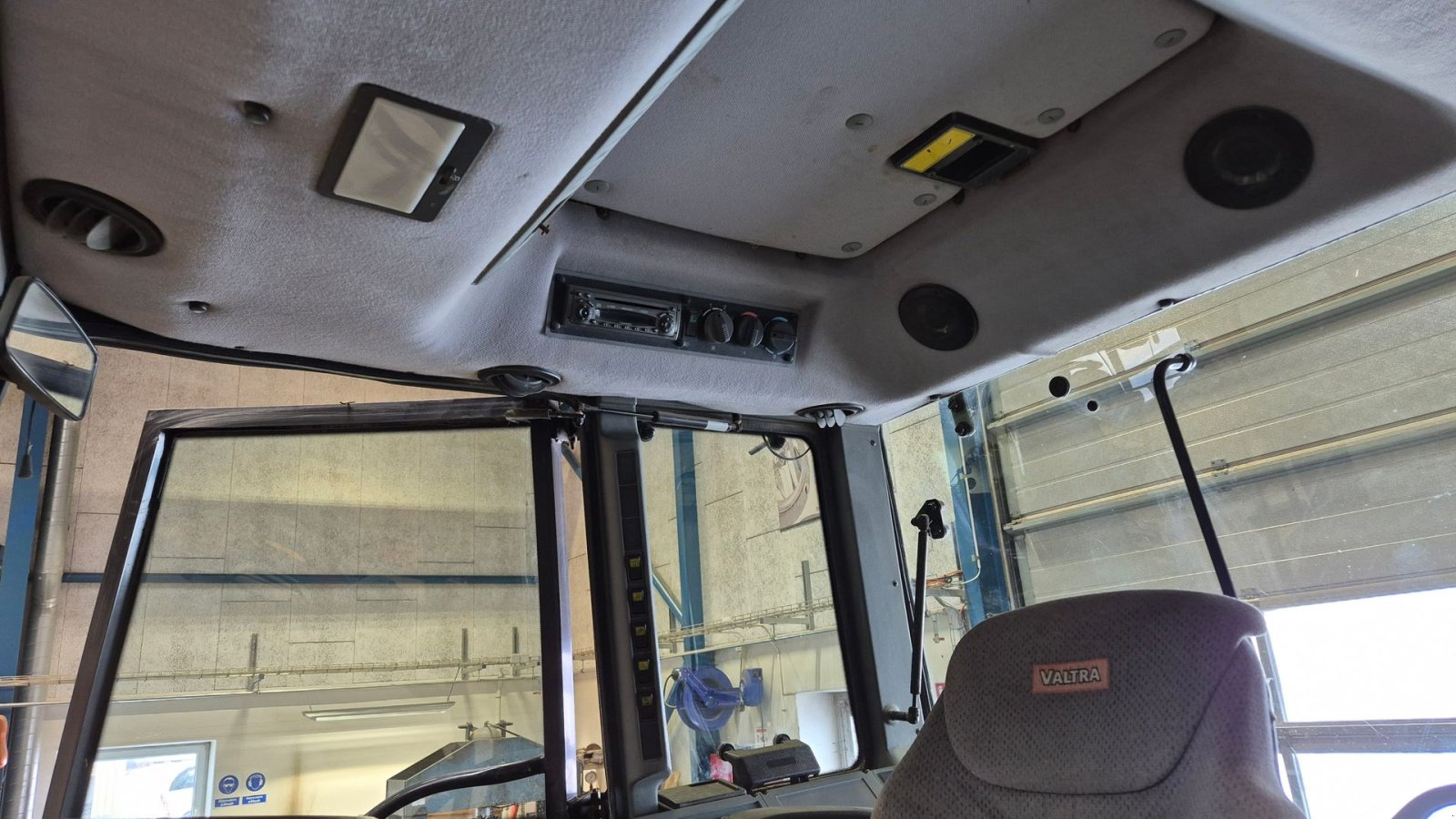 Traktor of the type Valtra 8350 Hitech, Gebrauchtmaschine in Høng (Picture 14)