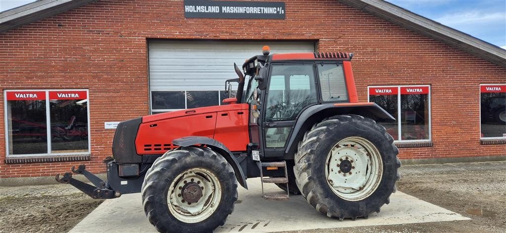 Traktor des Typs Valtra 8350, Gebrauchtmaschine in Ringkøbing (Bild 1)