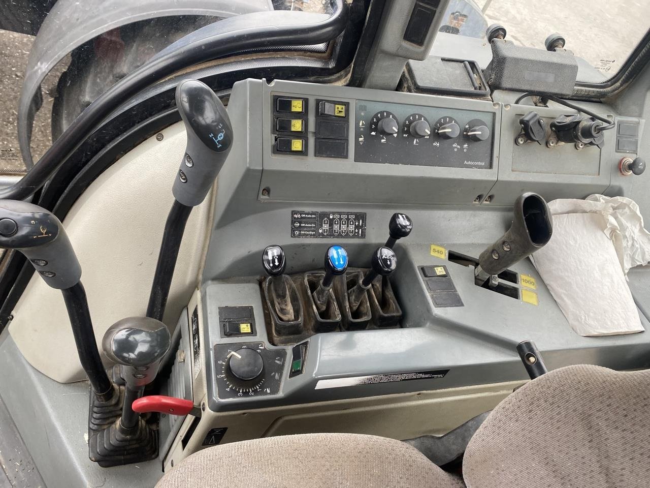 Traktor typu Valtra 8400, Gebrauchtmaschine v Maribo (Obrázek 3)