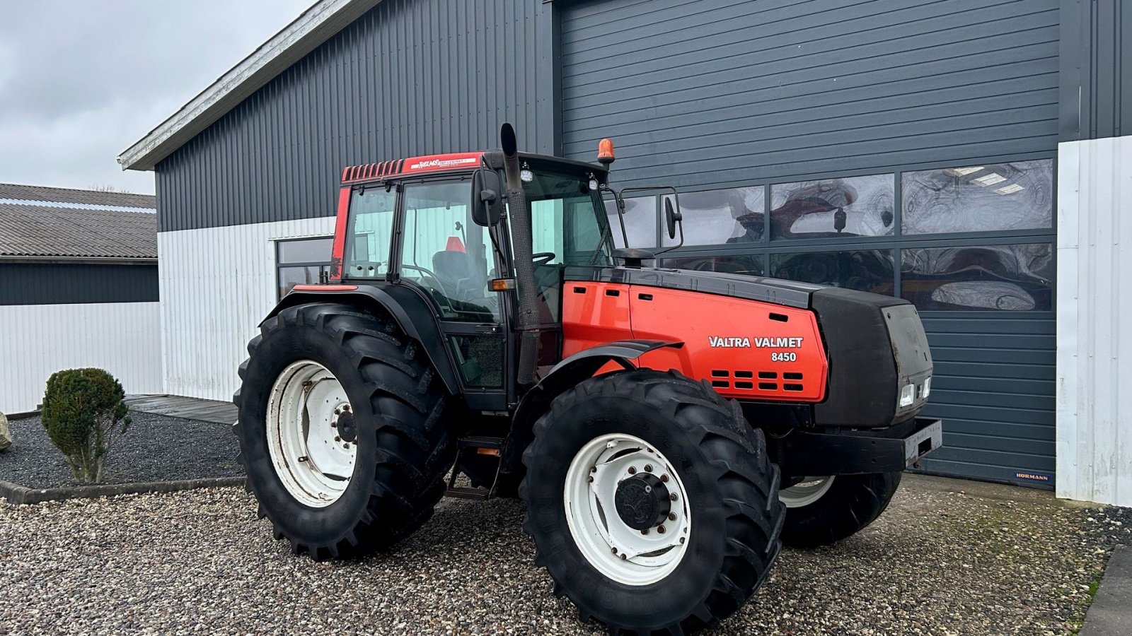 Traktor typu Valtra 8450, Gebrauchtmaschine v Thorsø (Obrázek 1)