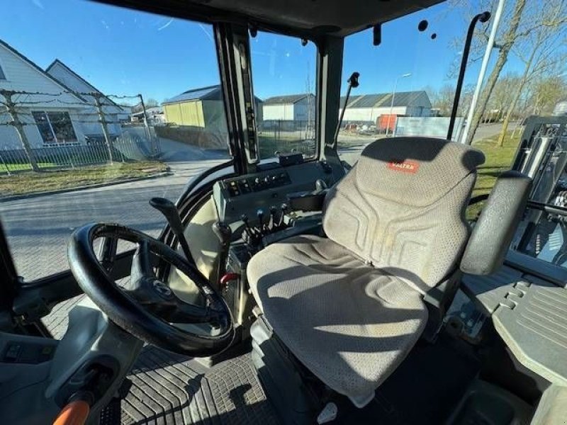 Traktor типа Valtra 8550 Hitech!, Gebrauchtmaschine в Marknesse (Фотография 10)