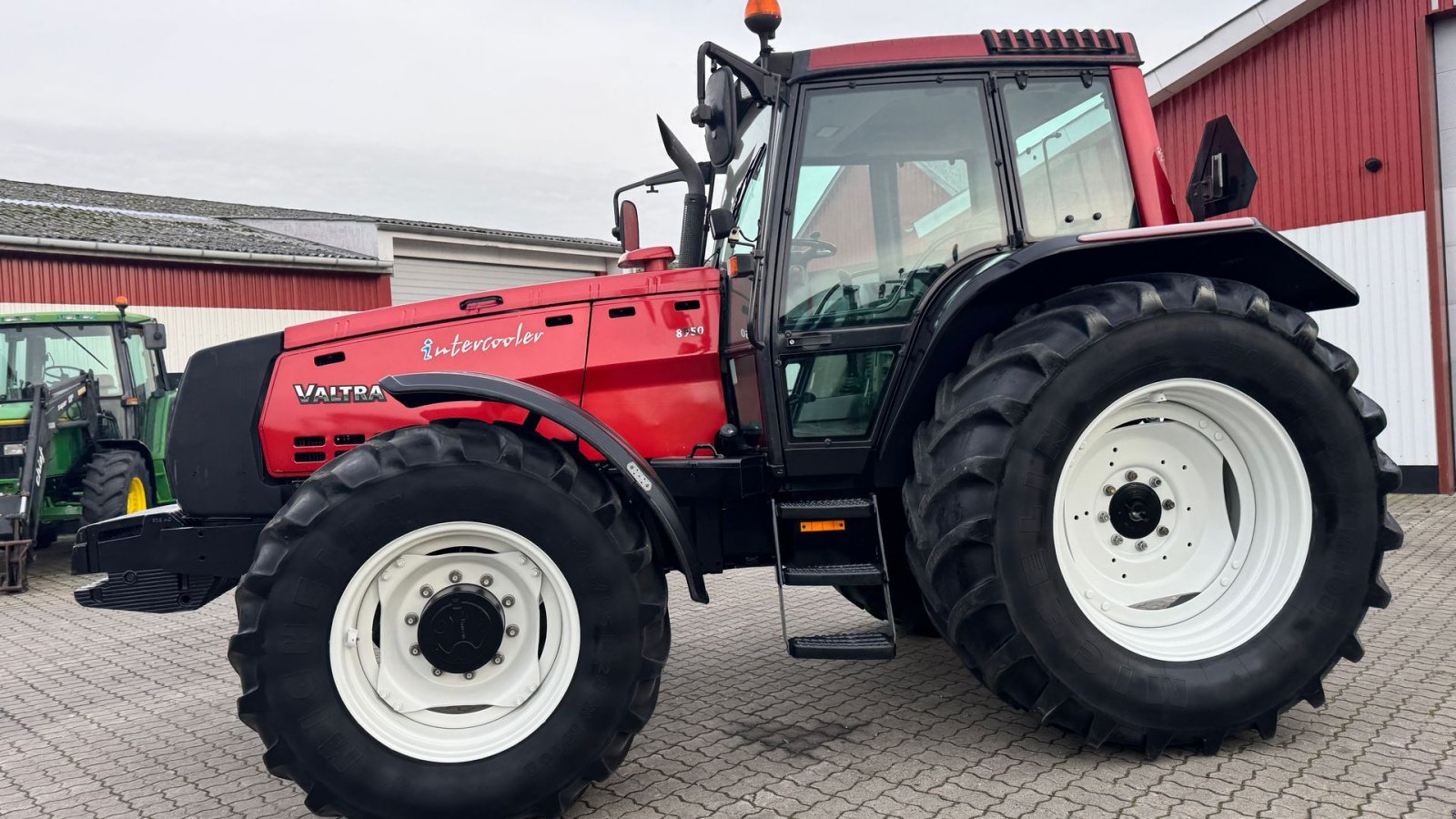 Traktor del tipo Valtra 8950 KUN 5200 TIMER! ÆGTE LIEBHAVERI!, Gebrauchtmaschine In Nørager (Immagine 3)