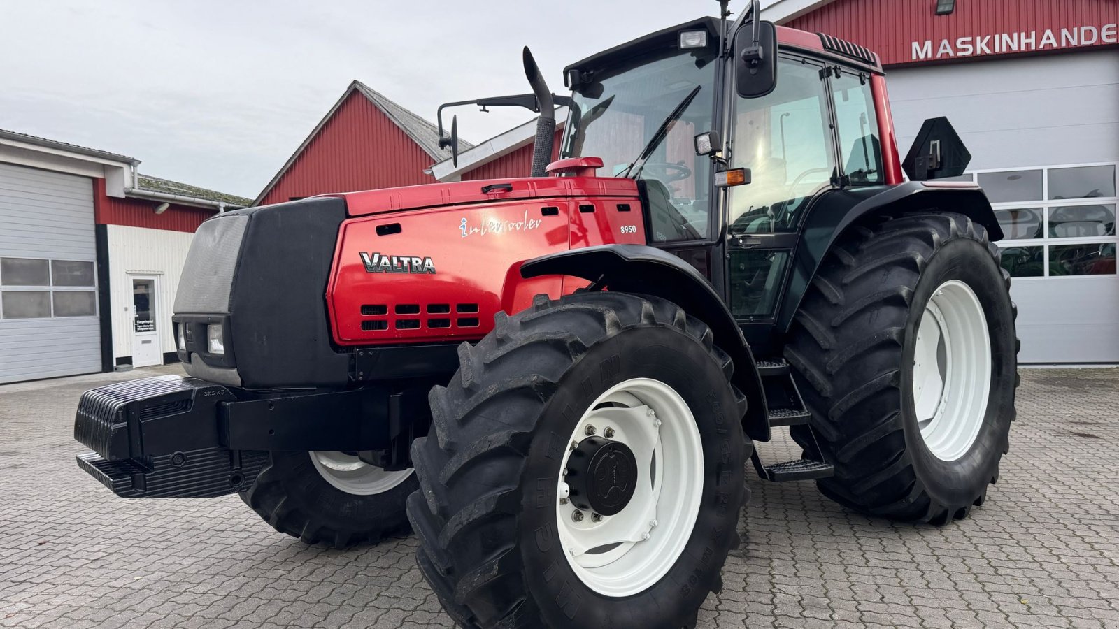 Traktor del tipo Valtra 8950 KUN 5200 TIMER! ÆGTE LIEBHAVERI!, Gebrauchtmaschine In Nørager (Immagine 1)