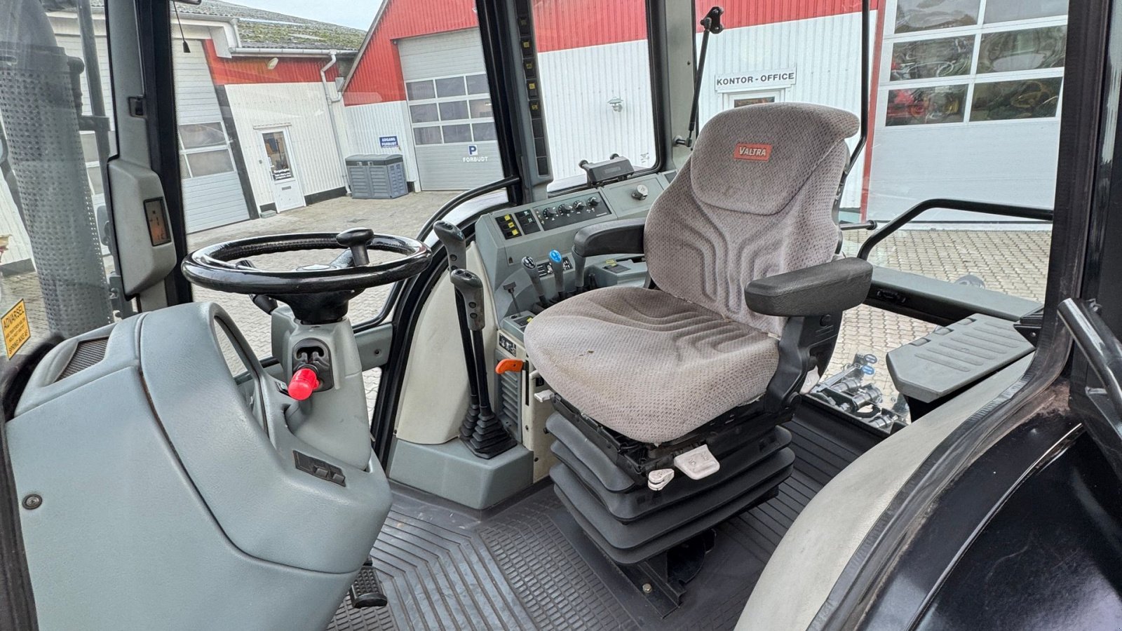 Traktor del tipo Valtra 8950 KUN 5200 TIMER! ÆGTE LIEBHAVERI!, Gebrauchtmaschine In Nørager (Immagine 17)
